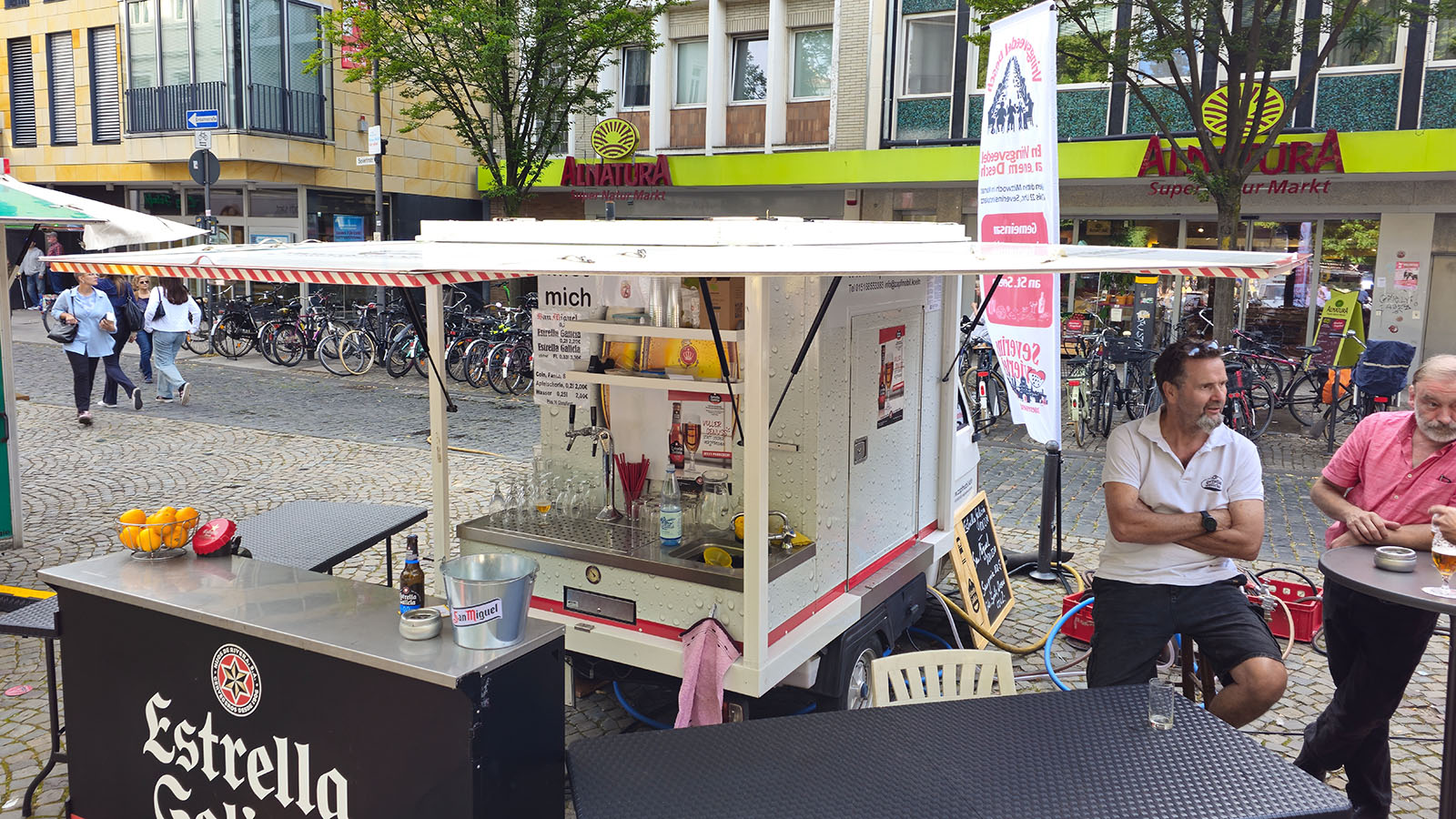 Em Vringsveedel an enem Desch 2024, Severinskirchplatz