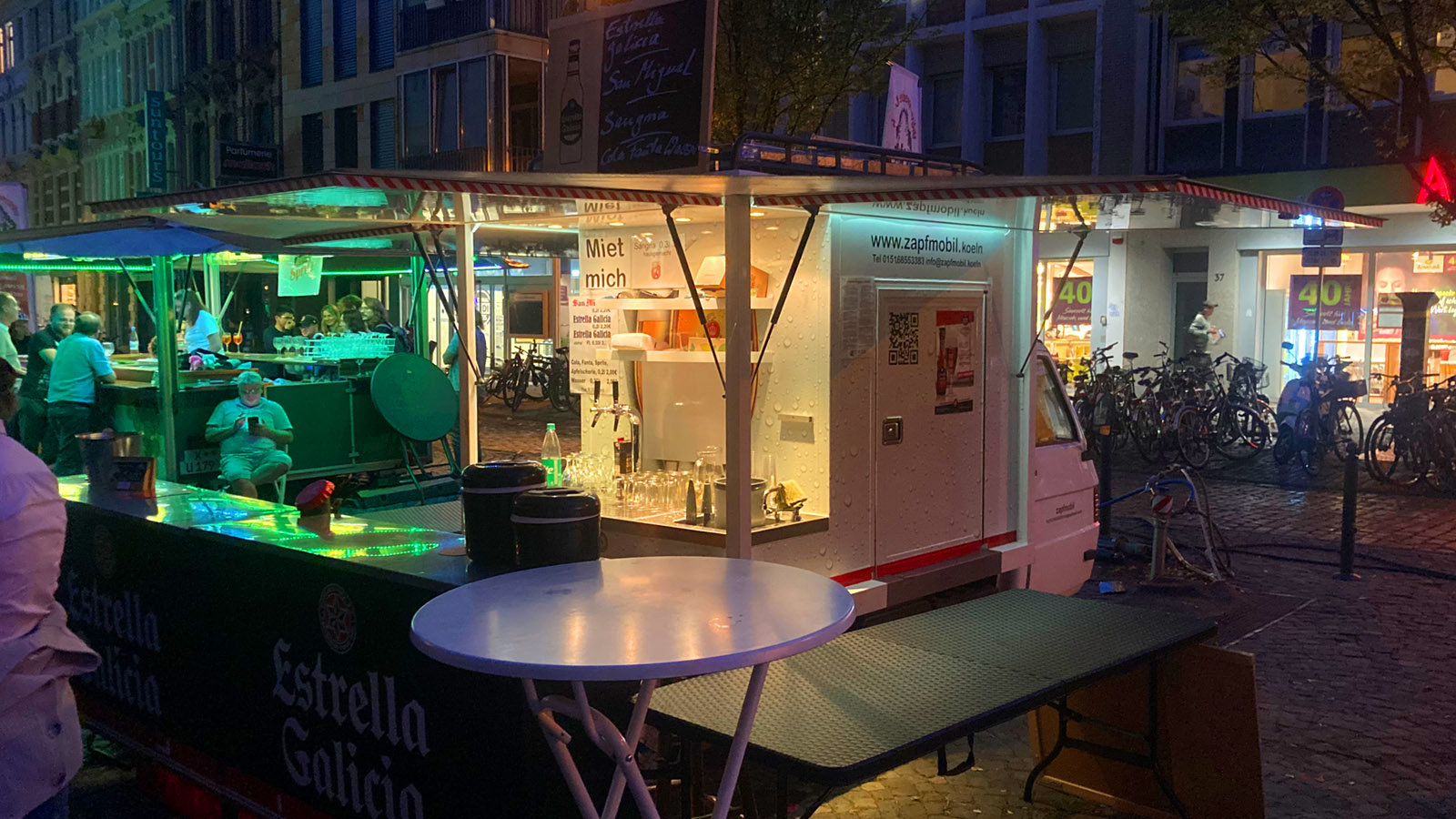 Em Vringsveedel an enem Desch 2024, Severinskirchplatz