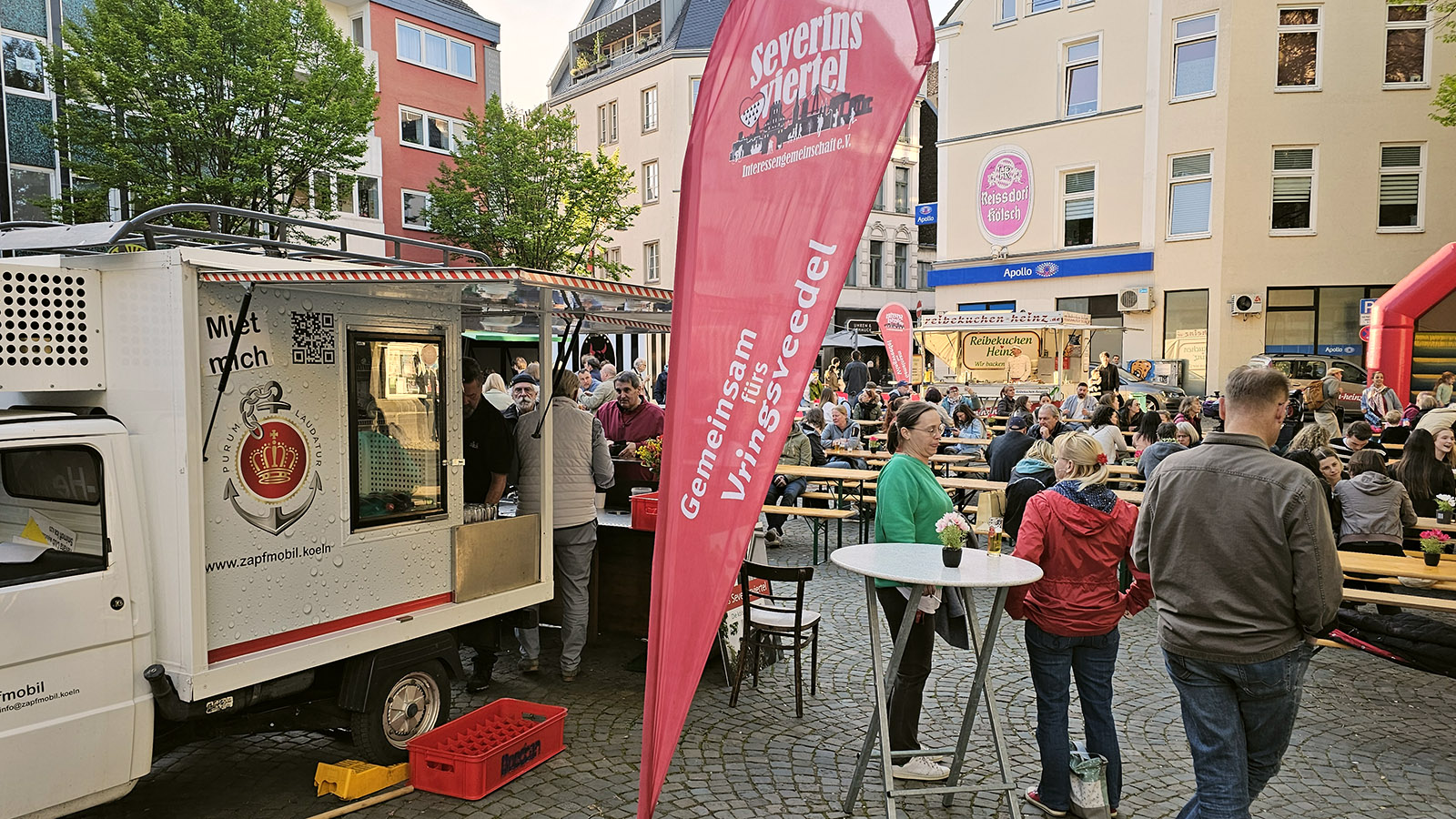 Em Vringsveedel an enem Desch 2026, Vringsveedel, Severinskirchplatz