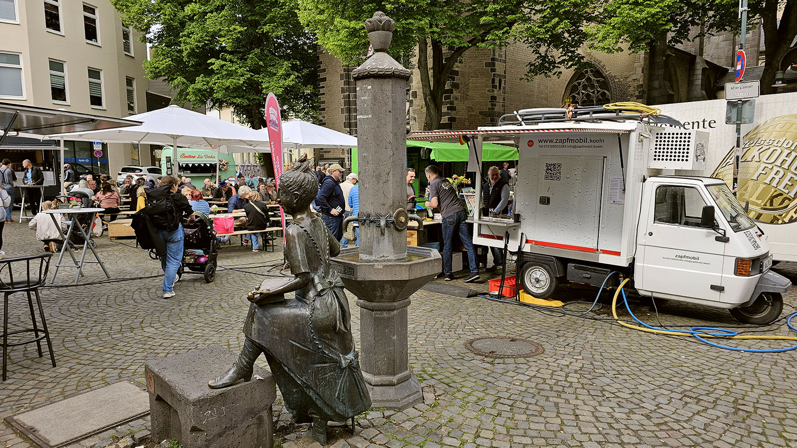 Em Vringsveedel an enem Desch 2026, Vringsveedel, Severinskirchplatz